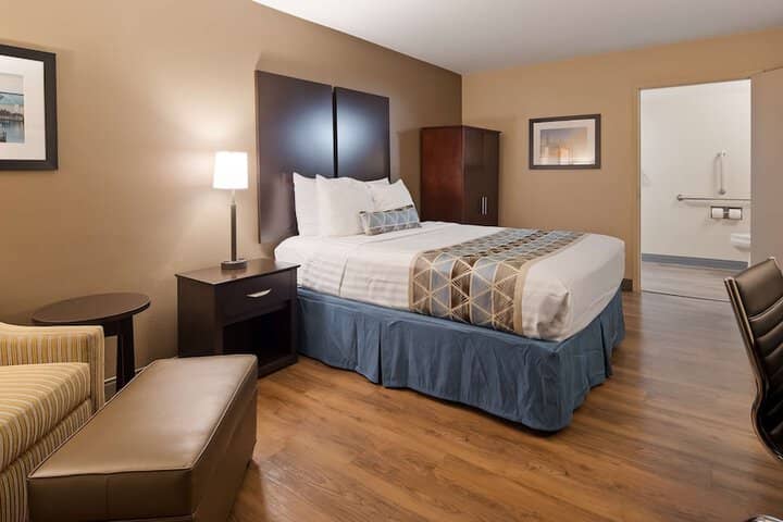 Room 10 of 22