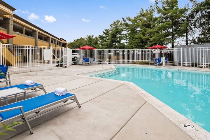 Pool 14 of 22